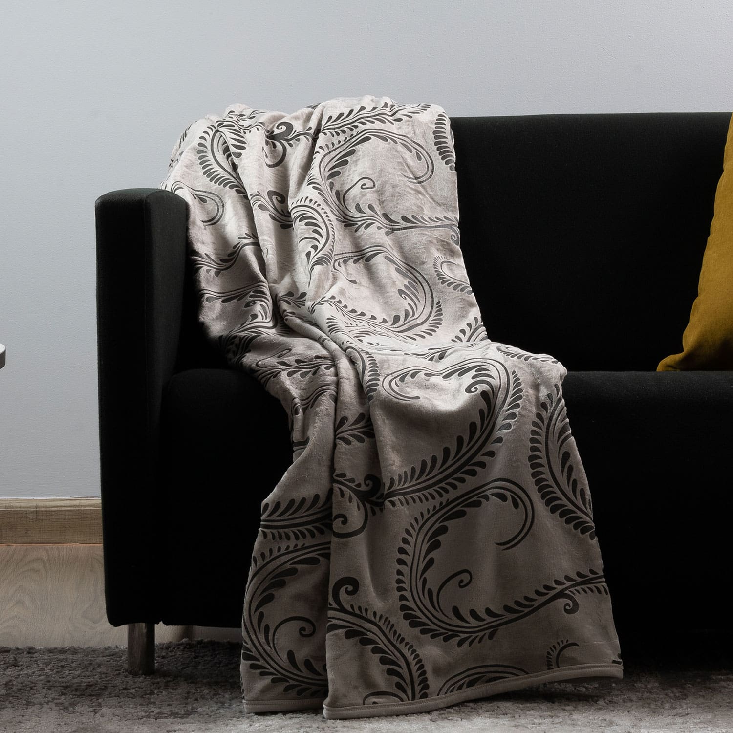 Plush Throws Beige & Black Plush Throws Beige & Black