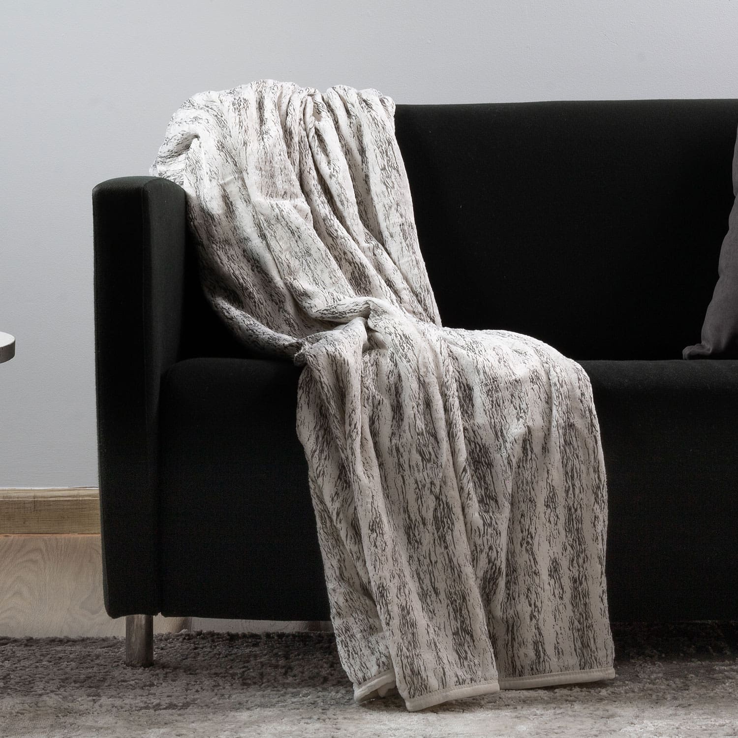 Plush Throws Cream & Grey Plush Throws Cream & Grey
