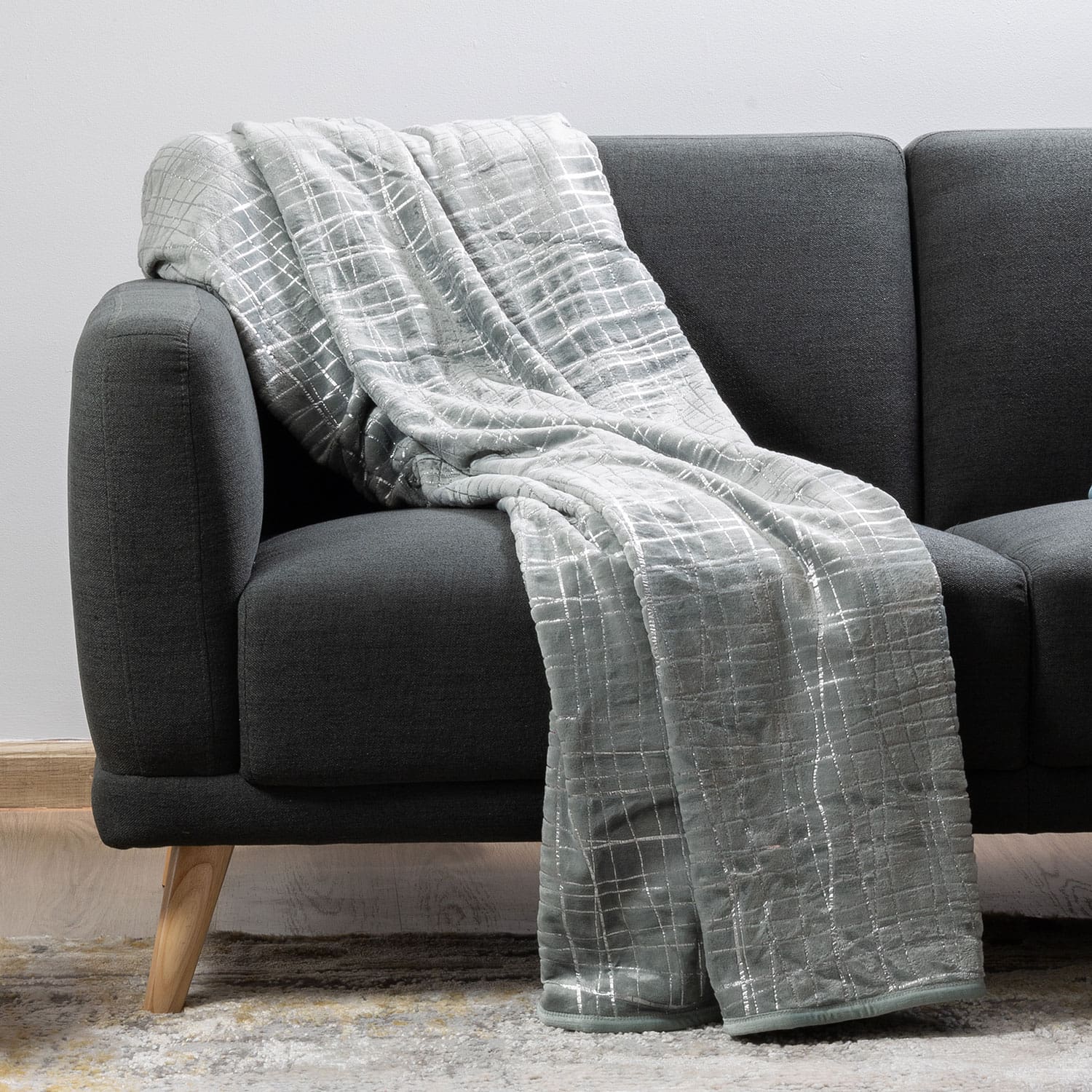 Plush Throws Grey & Silver Plush Throws Grey & Silver
