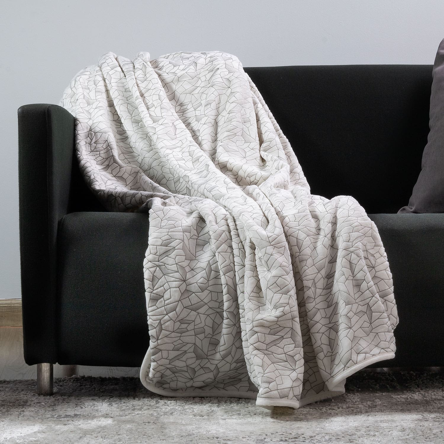 Plush Throws White Pattern Plush Throws White Pattern